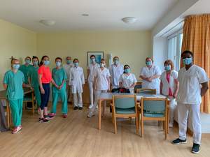 Patientin bedankt sich beim Team der Klinik Maria Frieden Telgte